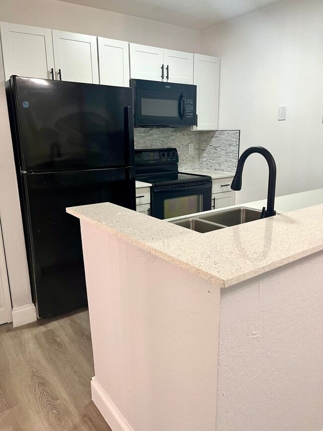 Photo - 2820 N Oakland Forest Dr Unit 203