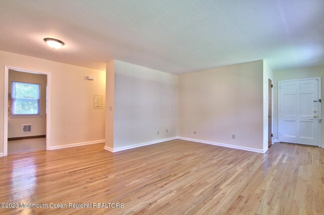 Photo - 1128 Borden Ave Unit Apt 17