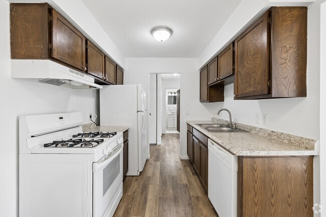 1BR, 1BA - 650SF - Kitchen