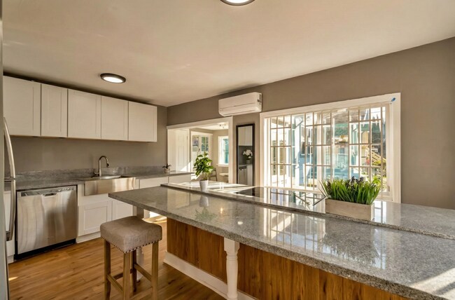 Photo - 8401 Plymouth St