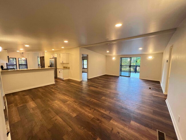 Photo - 116 Oak Grove Cir