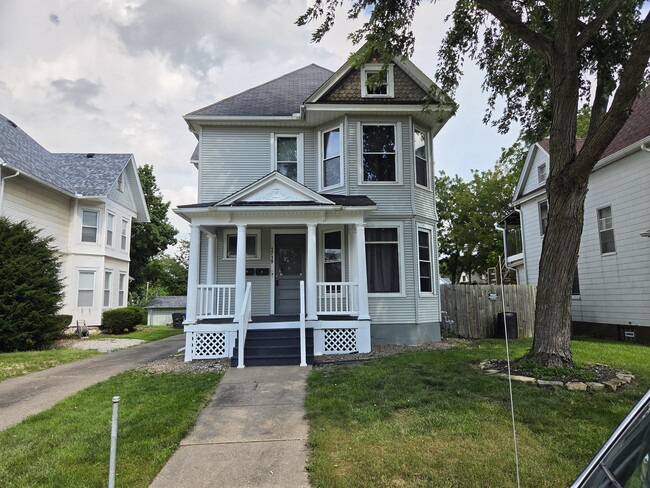 Building Photo - 1719 Farnam St Unit 2