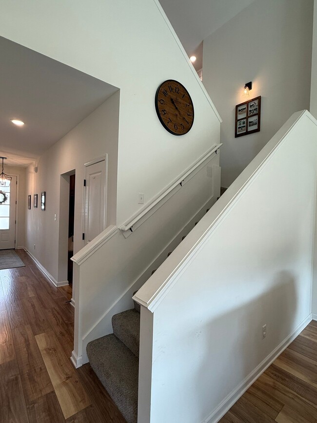 Photo - 176 Forsyth Ln