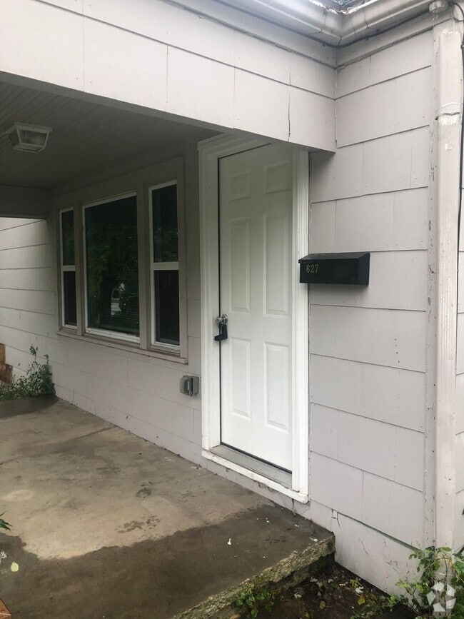 Building Photo - What a great price check this one out! Rental