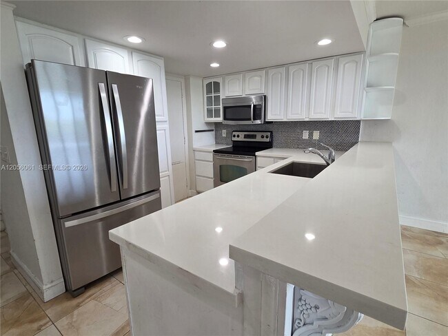 Building Photo - 9001 SW 77th Ave Unit C509