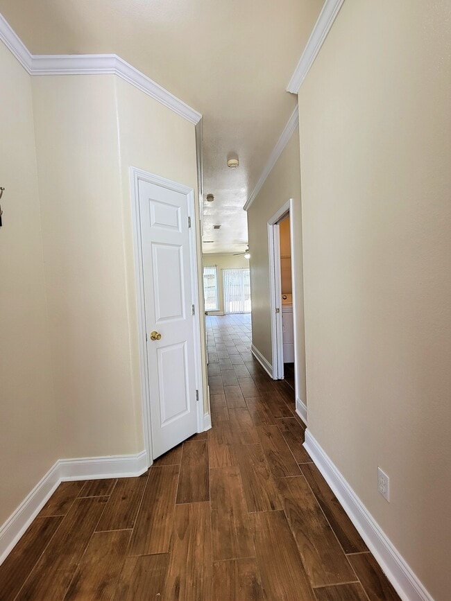 Photo - 2197 Delta Way