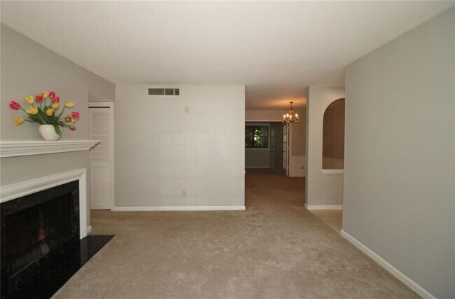 Photo - 68 La Rue Pl NW