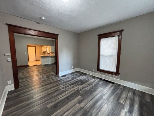 Photo - 309 Moore St