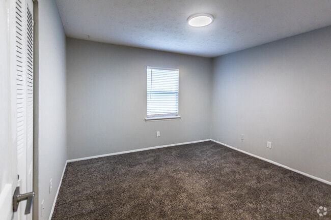 2 BR, 1 BA - 950SF