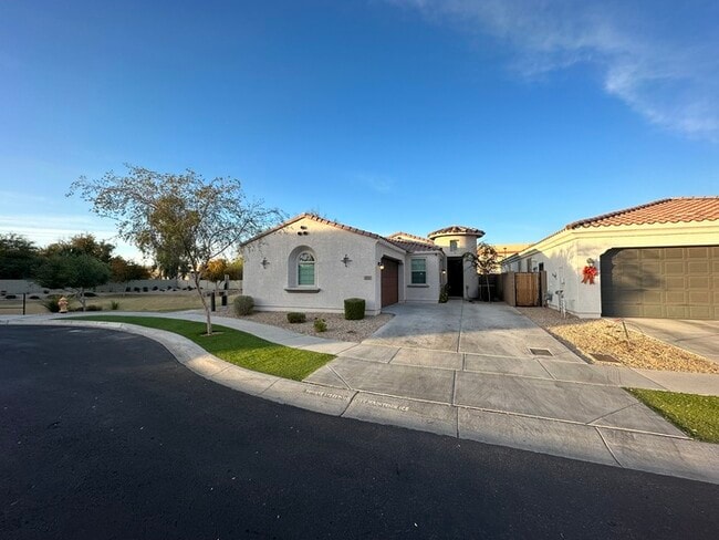 Building Photo - 2812 E Sunland Ave Rental