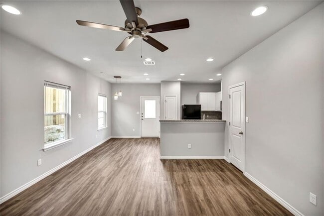 Photo - 207 Peruna Dr