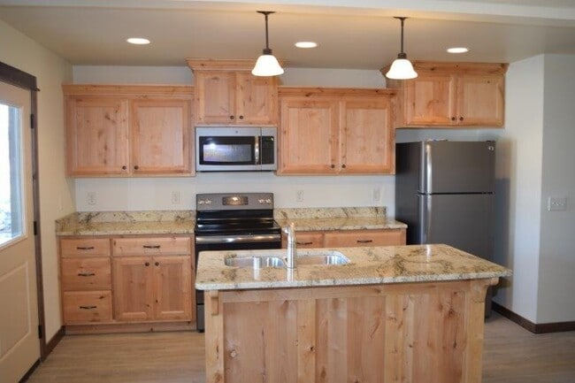 Photo - Newer 3 Bedroom 2.5 Bath Townhome Close to shopping!