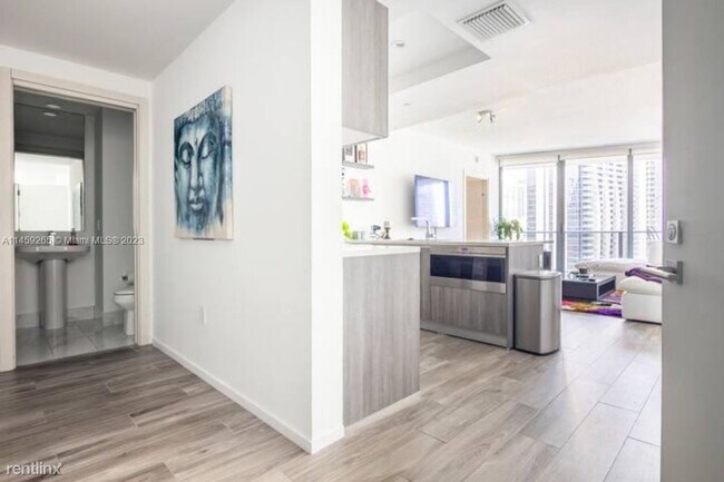 Photo - 1 br, 1.5 bath Condo - 801 S Miami Ave Uni... Unidad 1703