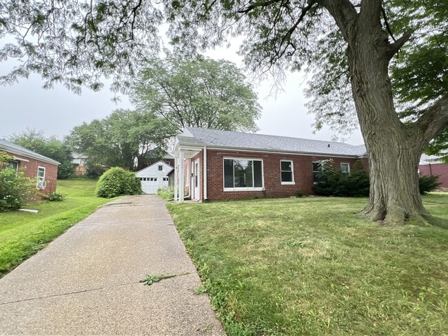 Building Photo - 2030 Chaney Rd