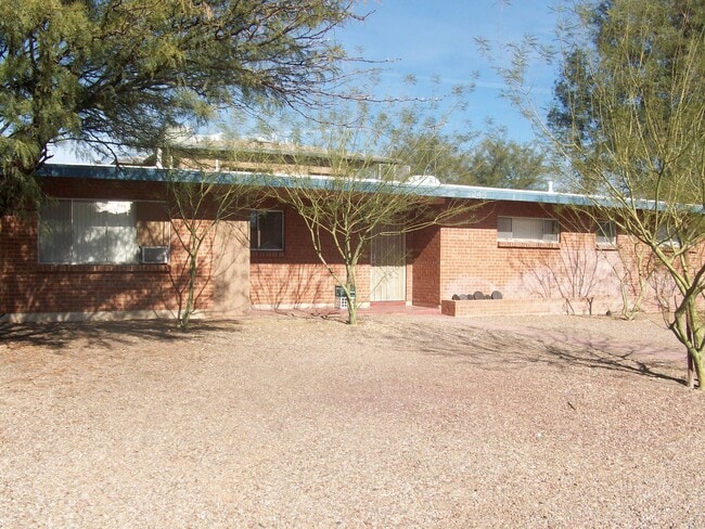 Photo - 1245 E Waverly St Unit 6 bed 3 bath