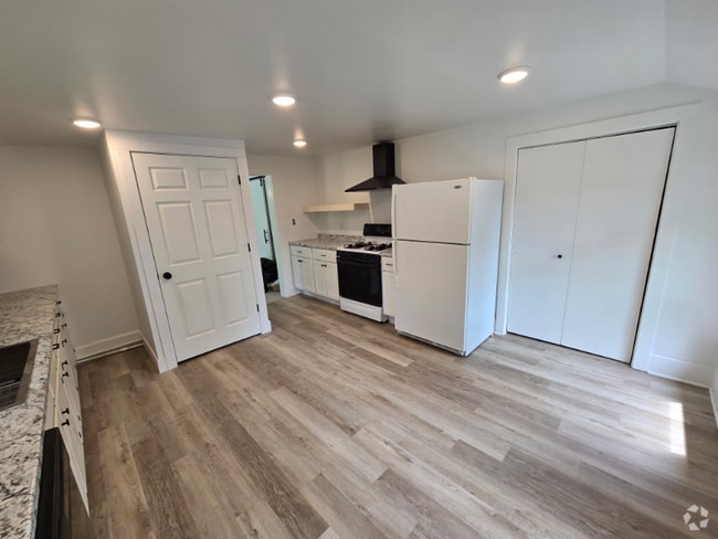 Building Photo - 540 Dunkirk Ave Unit 1 Rental