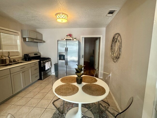 Photo - Harlandale 3 bedroom, 2 bath