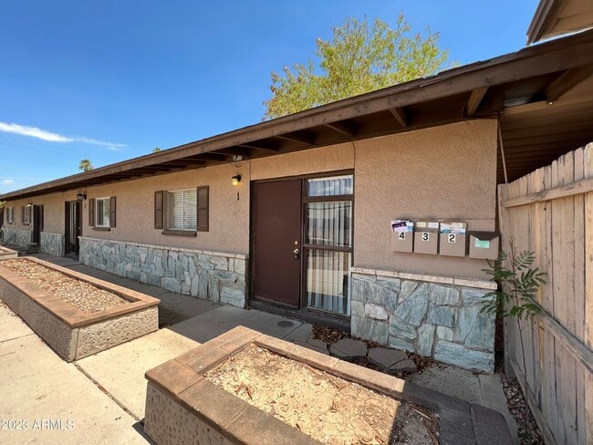 Building Photo - 26 W 6th Pl Unit 3