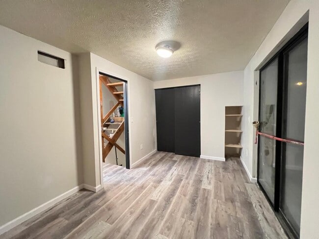 Photo - 124 W 9th Ave