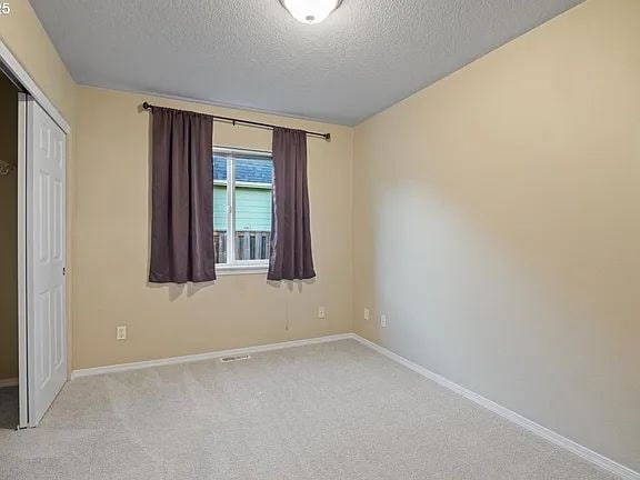 Photo - "Charming 3-Bed Oasis in Monmouth with Cozy Fireplace & Stylish Furnishings!"