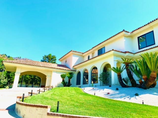 Photo - 808 N Banna Ave