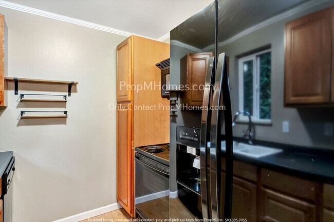 Photo - Stylish Two Bedroom Condo In West Linn! Mo...