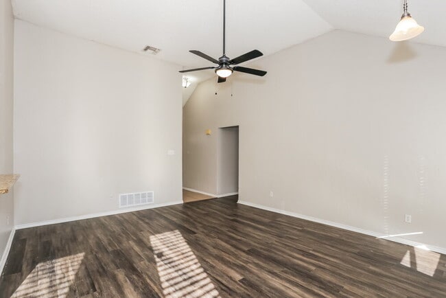 Photo - 617 Parkview Dr