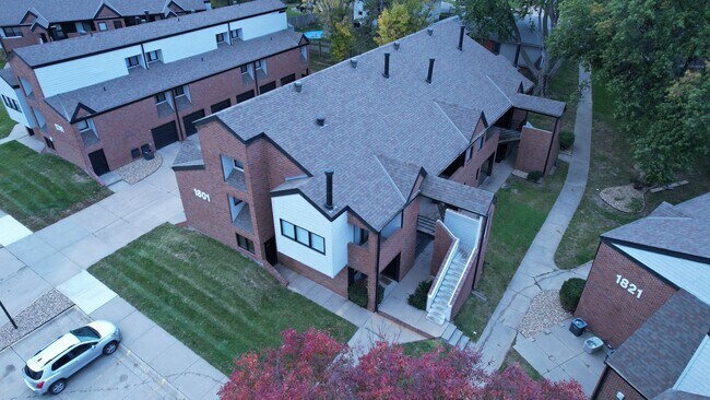 Photo - Luxurious 2-Bedroom Apartments with Modern Flair and Parkside Living! Unidad 4 Furnished Finder