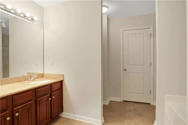 Photo - 526 Tufton Tr