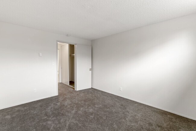 Photo - 11540 Pinehurst Way NE Unit 403