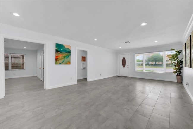 Building Photo - 2610 W Holcombe Blvd