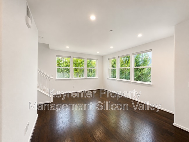 Photo - 638 Cedarville Ln
