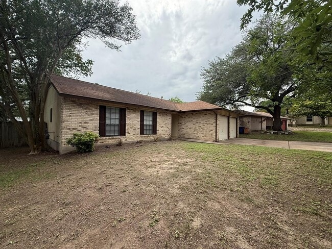 Building Photo - 305 Kimberly Dr