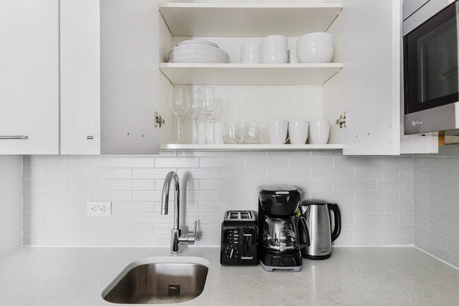 Photo - 230 E 44th St Unit FL4-ID2068