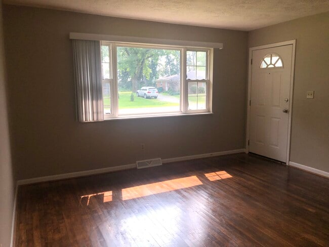 Livingroom - 3715 Perry Worth Rd Unit 3715 Perry Worth Road