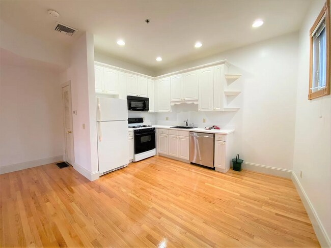 Photo - 183 Columbia St Apartments Unit 203