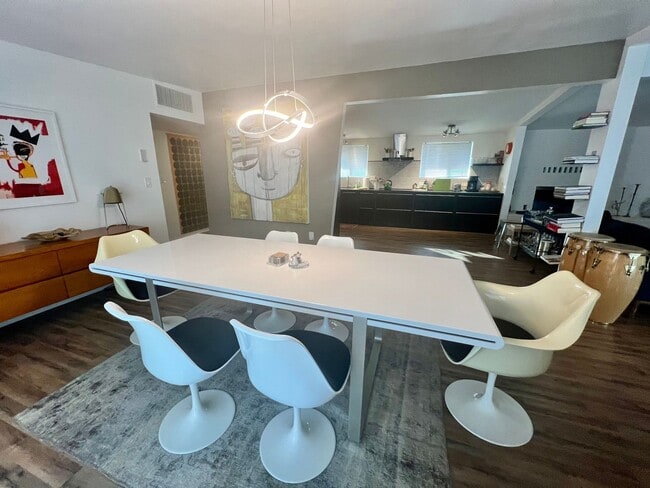 Building Photo - 3 Bedroom 2 Bathroom - Fully Furnished - Mid Century Modern