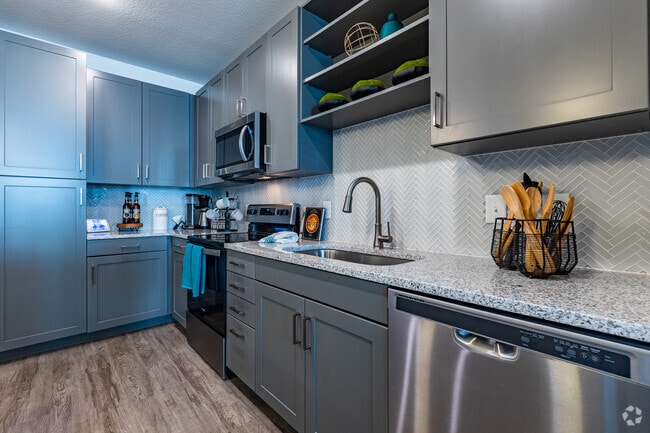 2 BR, 2 BA - 1062SF