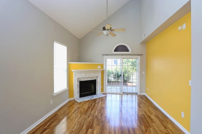 Photo - 915 Cinnamon Dr