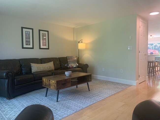 Photo - 508 Piscassic St