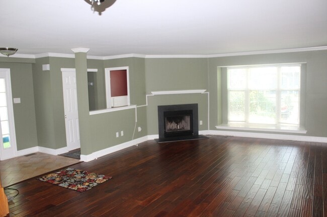 Photo - 102 Whistling Swan Ln