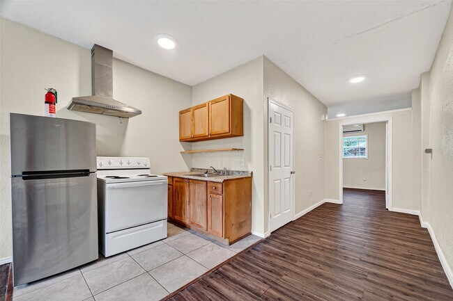 Photo - 7738 Park Pl Blvd Unidad A
