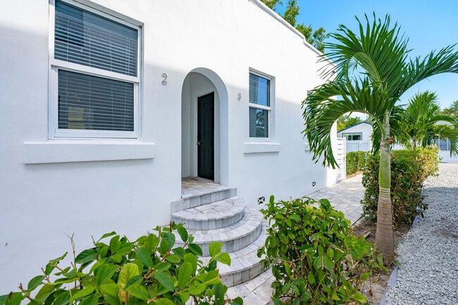 Building Photo - 1862 6th St Rental