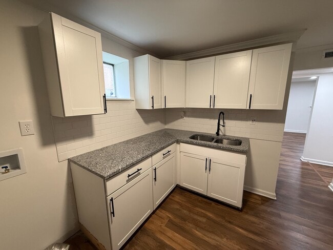 Kitchen with Granit Counters - 3320 Clifton Ave Unit E