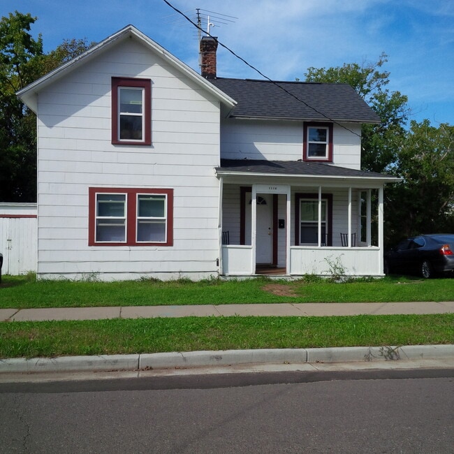 Building Photo - 1115 6th St E
