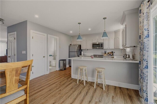 223 Oliphant Ln Unit B