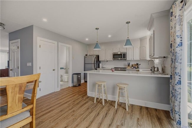 Photo - 224 Oliphant Ln