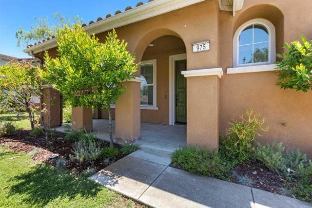 Photo - 975 Baylor Dr
