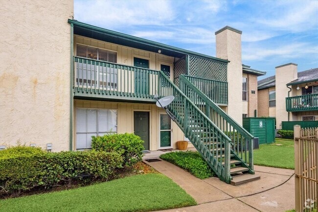 Building Photo - 1516 Bay Area Blvd Unit G4 Rental