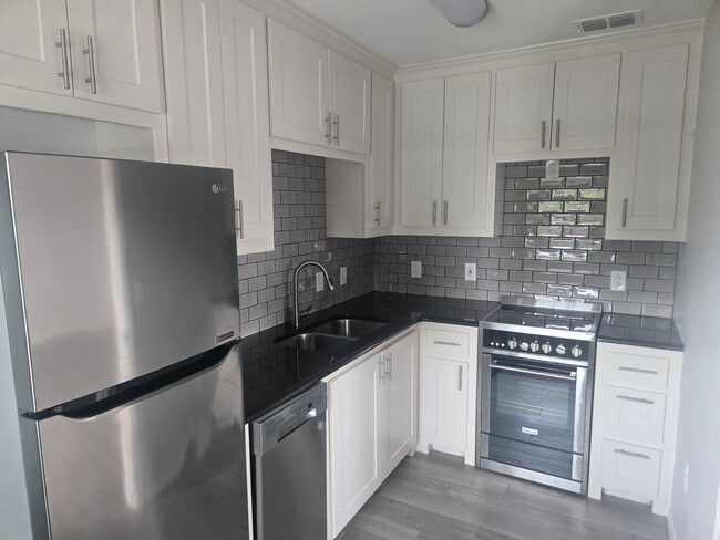 Photo - Adorable 1 bedroom/1 bathroom with secured entry!